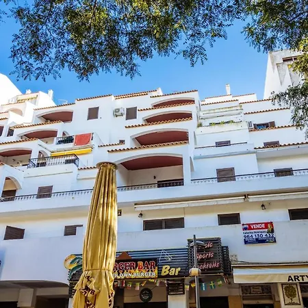 Renoviertes Mit Grosser Terrasse Apartment *