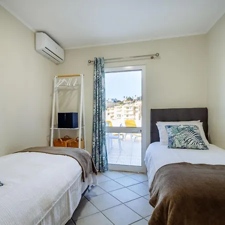 Apartment Renoviertes Mit Grosser Terrasse