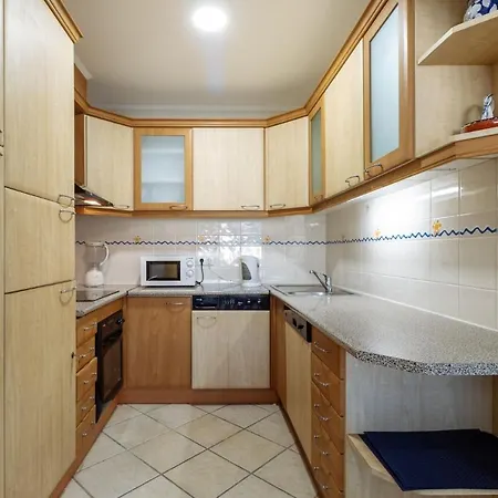 Renoviertes Mit Grosser Terrasse אלבופיירה