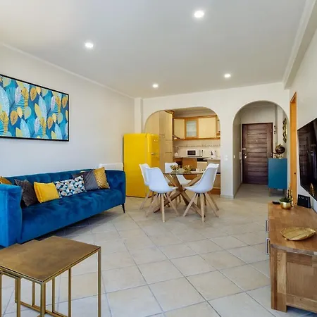 Renoviertes Mit Großer Terrasse Apartment *